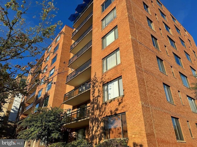 Building Photo - 3315 Wisconsin Ave NW Unit B1