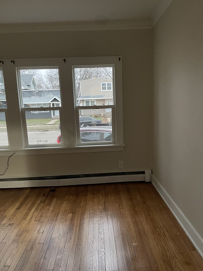 2 bed 1 bath first floor apt - 738 Moore St Apartamentos Unidad Moore street