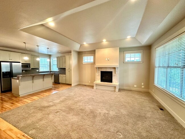 Photo - Luxury Living Near Valley River!