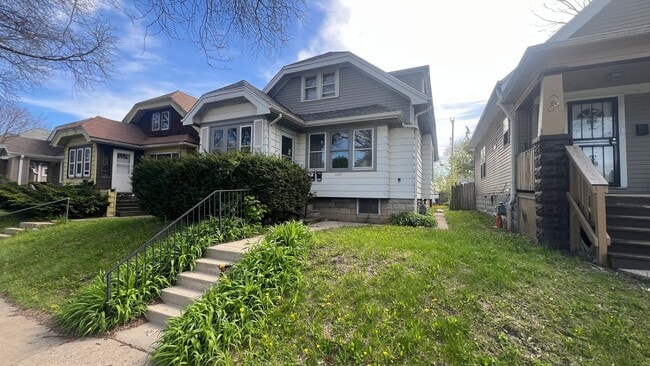 Building Photo - 3328 N 38th St Unit upper