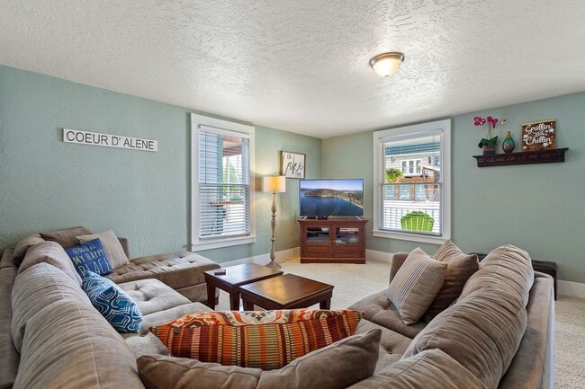 Photo - 806 E Mullan Ave