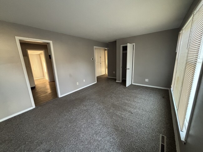 Photo - 4522 S Osage St