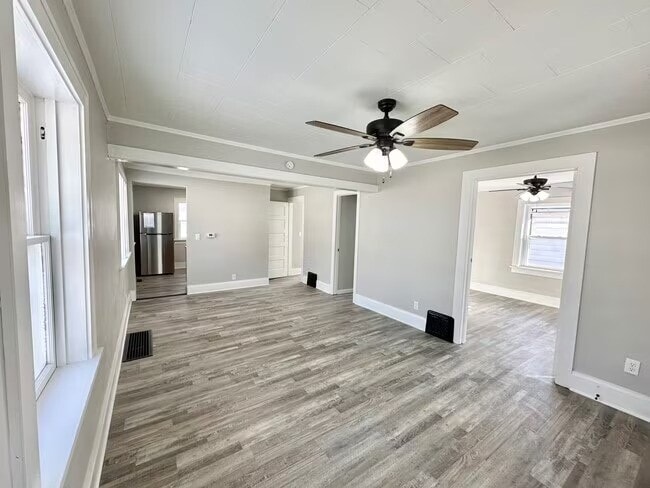 Photo - 1363 E 15th St