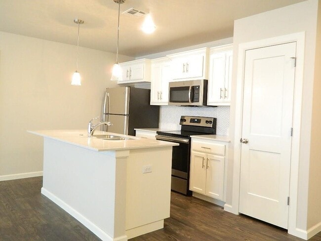 Photo - 4910 Avion Ct