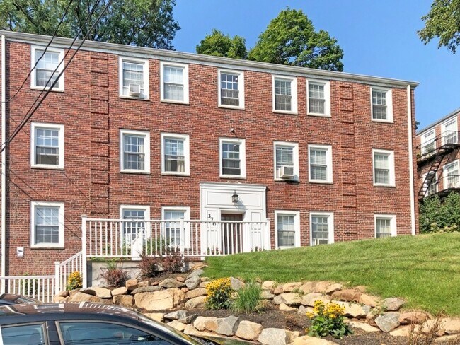 Photo - 378 Claremont Ave Unidad 8