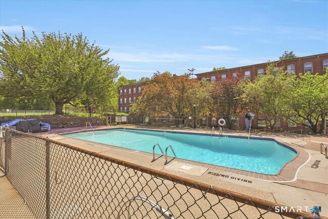 Photo - 222 Williams St E Unit APT 402