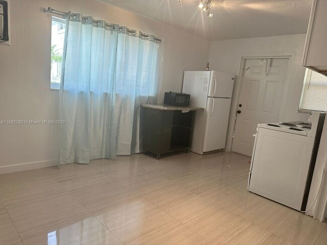 Photo - 226 SW 11th St Unit 1