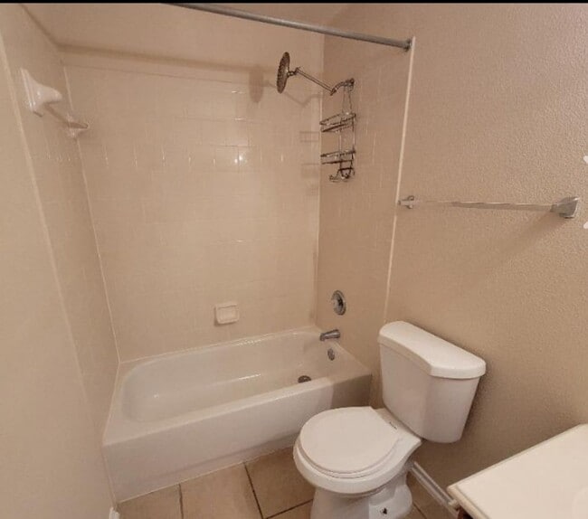 Photo - Modern 3BR/2.5BA Home with W/D In Unit• Covered Parking Central • AC in San Antonio