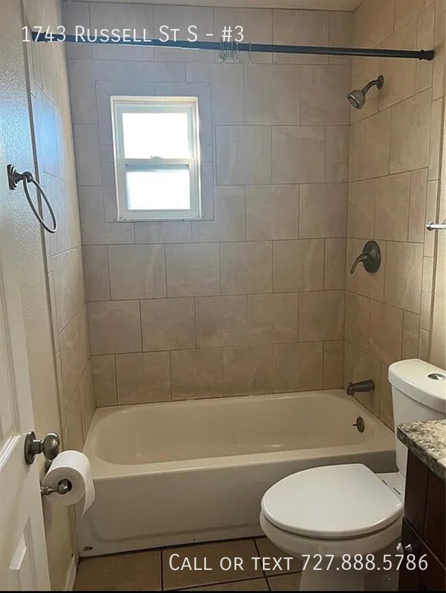 Photo - 1743 Russell St S Unidad #3