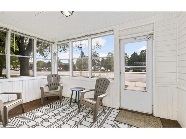 Photo - 20660 Holyoke Ave