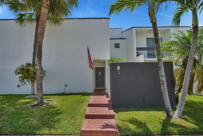 Building Photo - 9177 Fontainebleau Blvd