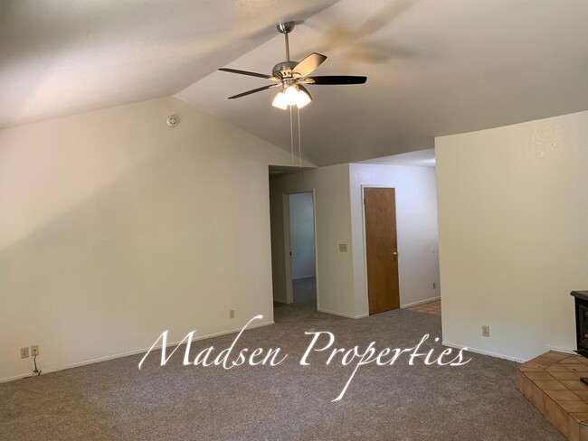 Photo - 14736 Carnegie Rd