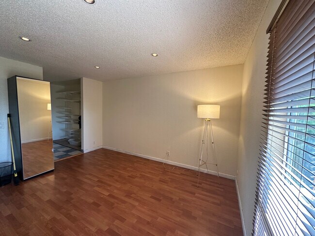 Photo - 781 N. Fair Oaks Ave. Unidad 3 - Master