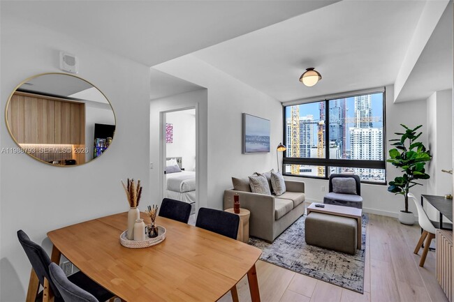 Photo - 225 N Miami Ave Unidad 1705