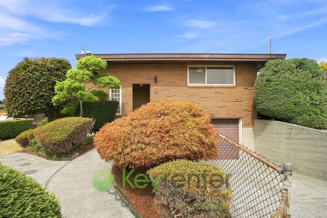 Photo - 924 S 226th Pl