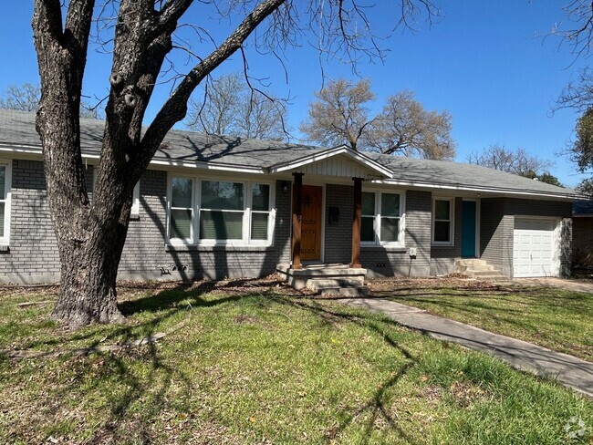 Building Photo - Updated Central Waco Home