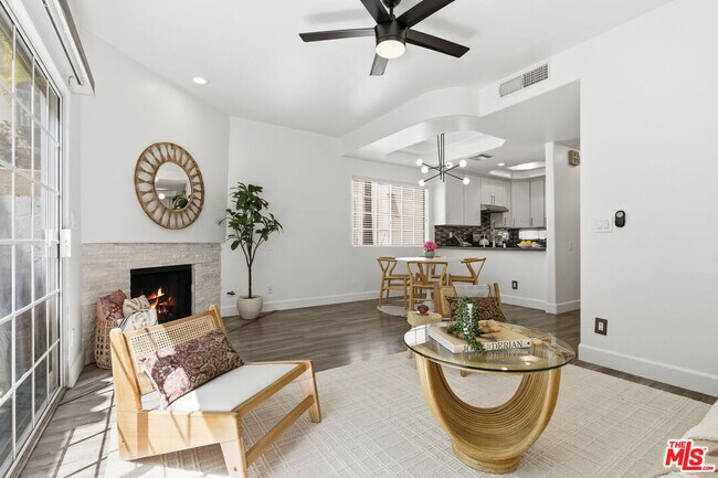 11110 Camarillo St Unit 122