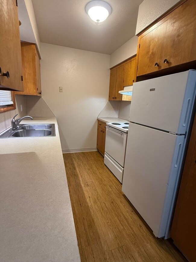 Photo - 1/2 off 1st month's Rent!  Charming Two Bedroom !! Unit F