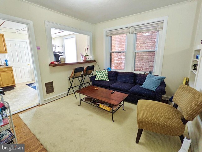 Building Photo - 728 W Railroad Ave