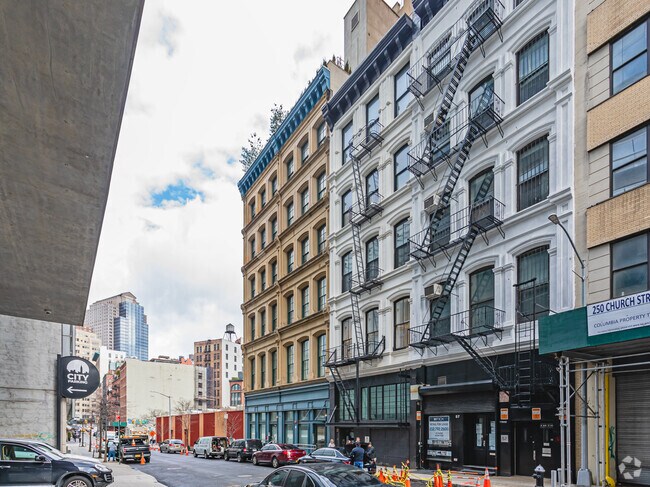 Photo - 53 Leonard St