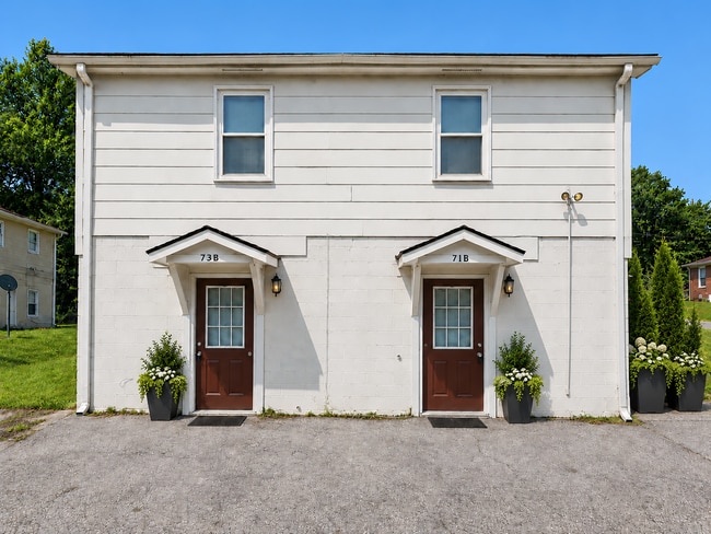 Building Photo - 5973-5973 Peco Ln Unit 5973-B