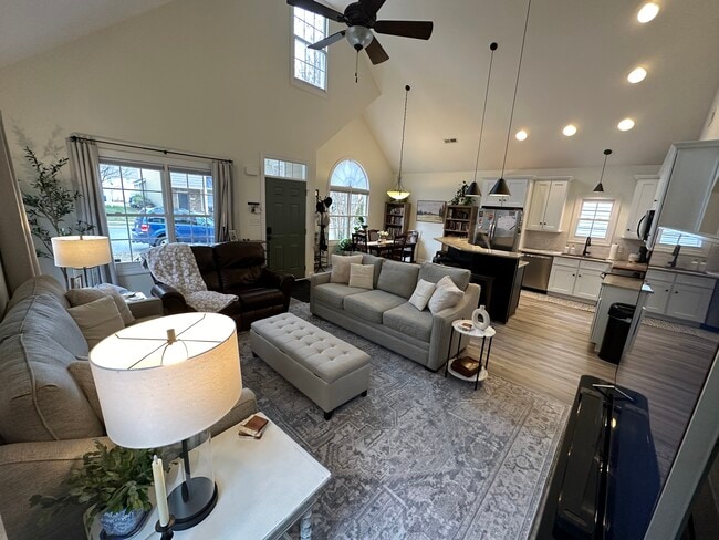 Photo - 521 Capstone Dr