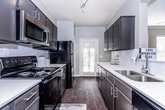 2BD, 2BA - 1081SF - Kitchen - The Emile
