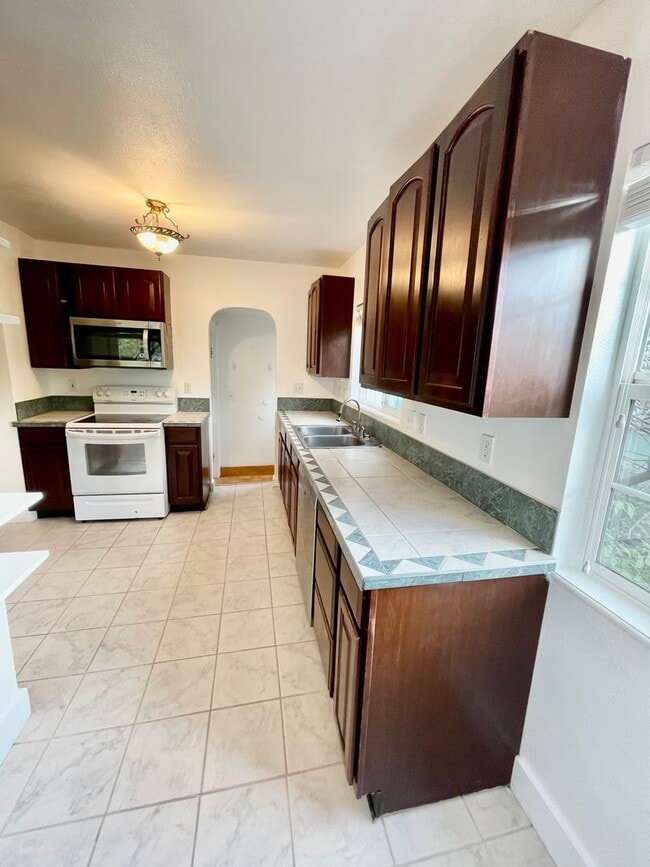 Photo - Upgraded 3bd/2bath Laurelhurst Home w/ Pri...