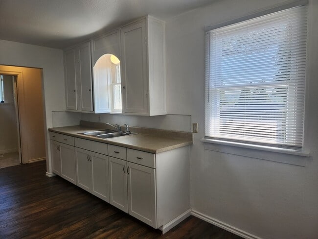 Building Photo - Updated Rambler!! Rental