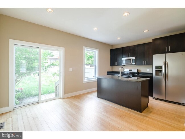 Photo - 513 Carpenter St