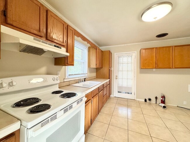 Photo - 2902 Holmes Rd