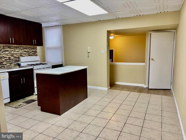 Photo - 455 Fairmount Ave Apartment Unit 2