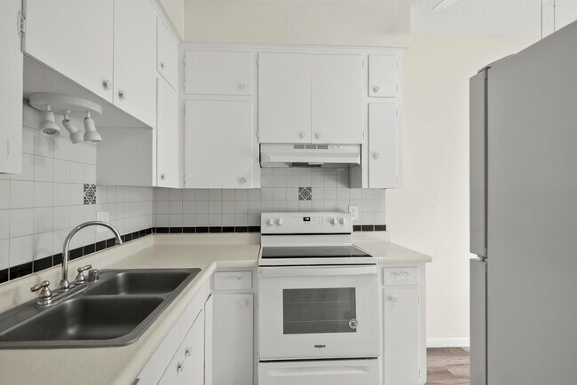 Photo - La Mariposa Apartments