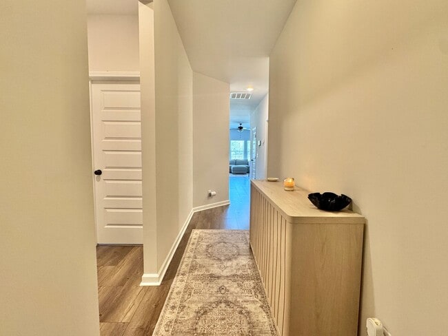 Photo - AVAILABLE NOVEMBER [PET FRIENDLY]