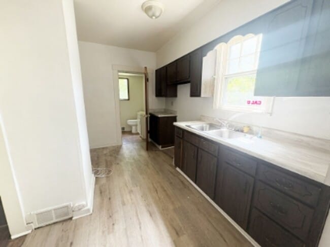 Photo - 800 N 6th St