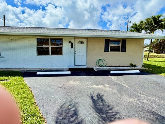 Photo - 2821 Duke Ln