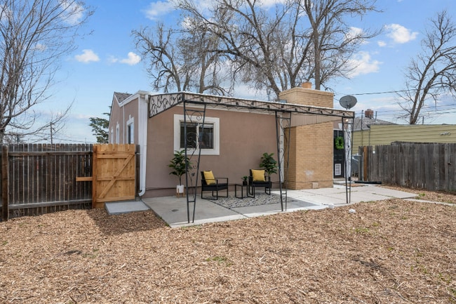 Photo - 895 Grove St