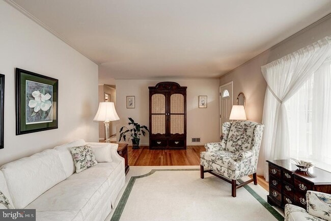 Photo - 606 Kingsley Rd SW