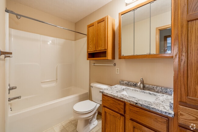 1BR, 1BA - 625SF - Bathroom