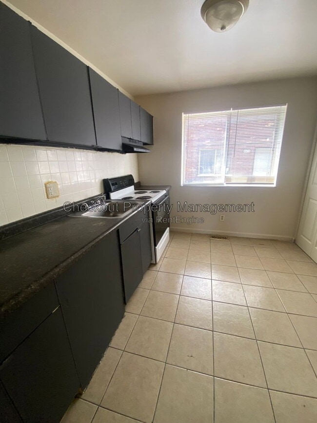 Building Photo - 9969 Sloane Square Unit a