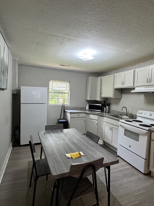 Photo - 612 31st Ave S