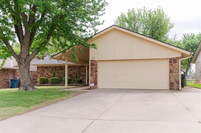Photo - 320 Elwood Dr