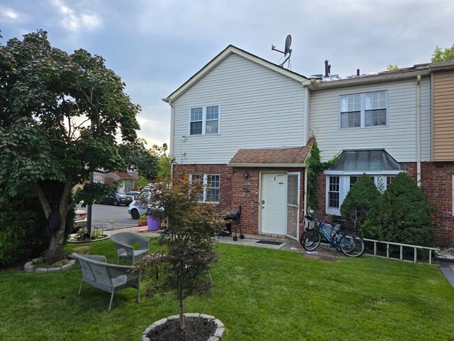 Building Photo - 31 Franklin Ln Unit a