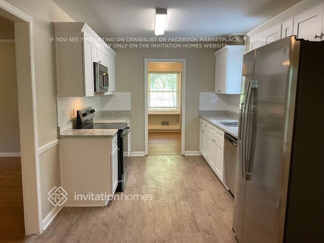 Photo - 680 Foxcroft Cir SE