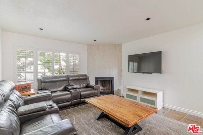 Photo - 5820 Yolanda Ave Unit 5