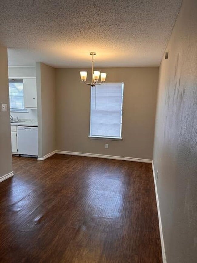 Photo - 111 Lindenwood Ln W