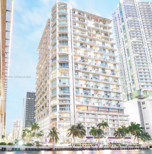 Building Photo - 690 SW 1st Ct Unit 2524