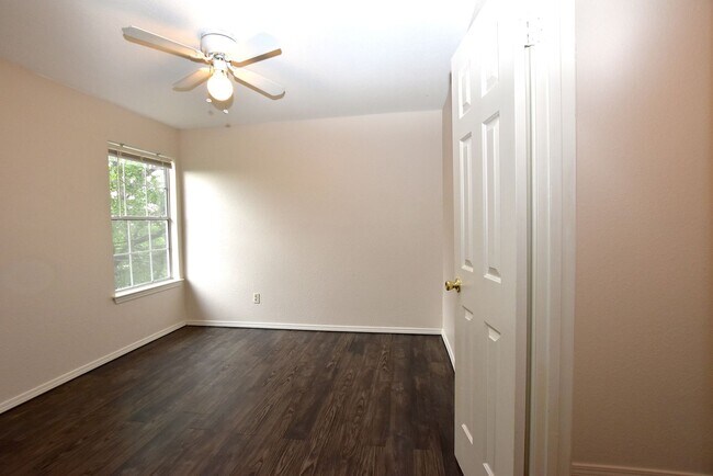 921-923 Sagewood Trail