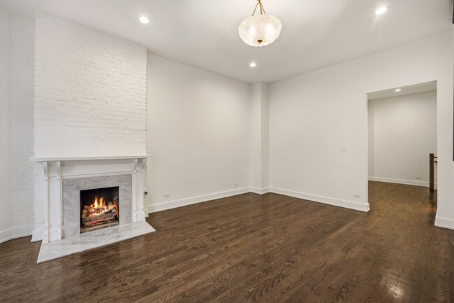 Photo - 2107 N Clark St