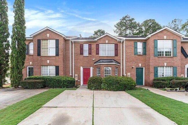 3BR/2.5BA Townhouse Near Flat Shoals Parkway!